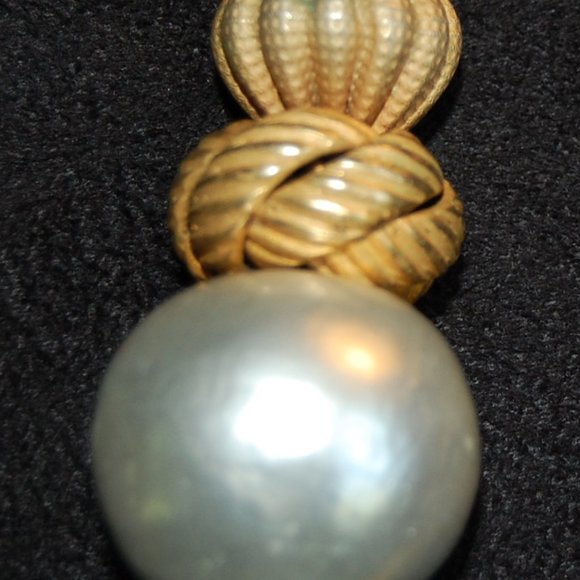 Molly Beads Gold Tone Necklace W/Pearl Accents - Picture 5 of 9